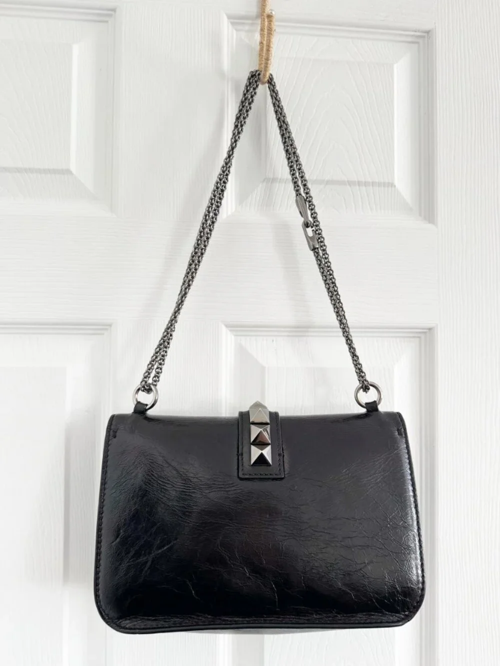 Valentino Garavani Glam Lock Bag in Black - Picture 3 of 9
